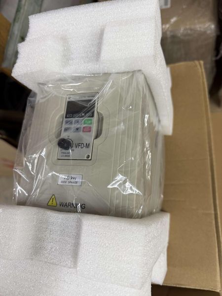 Перетворювач частоти Delta VFD-M 7,5 кВт 380В 17А 400Гц векторний ДМ7,5-380 фото