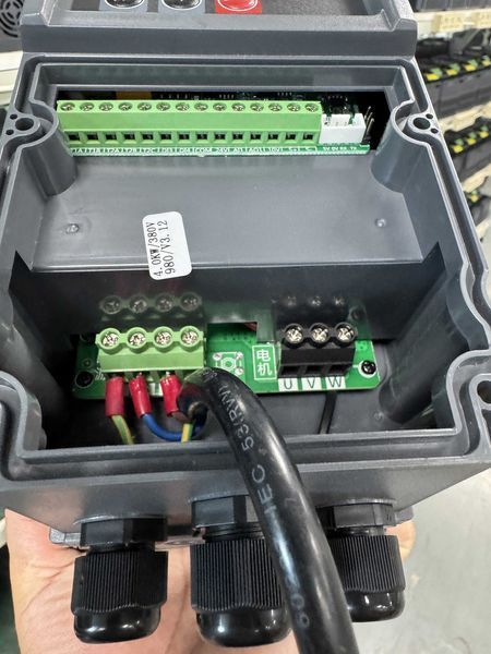 Перетворювач частоти (частотник) 2,2 кВт 380В 5,1А IP66 векторний 500Гц промисловий G2,2-380 фото