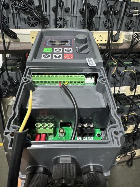 Перетворювач частоти (частотник) 7,5 кВт 380В 17А IP66 векторний 500Гц промисловий G7,5-380 фото